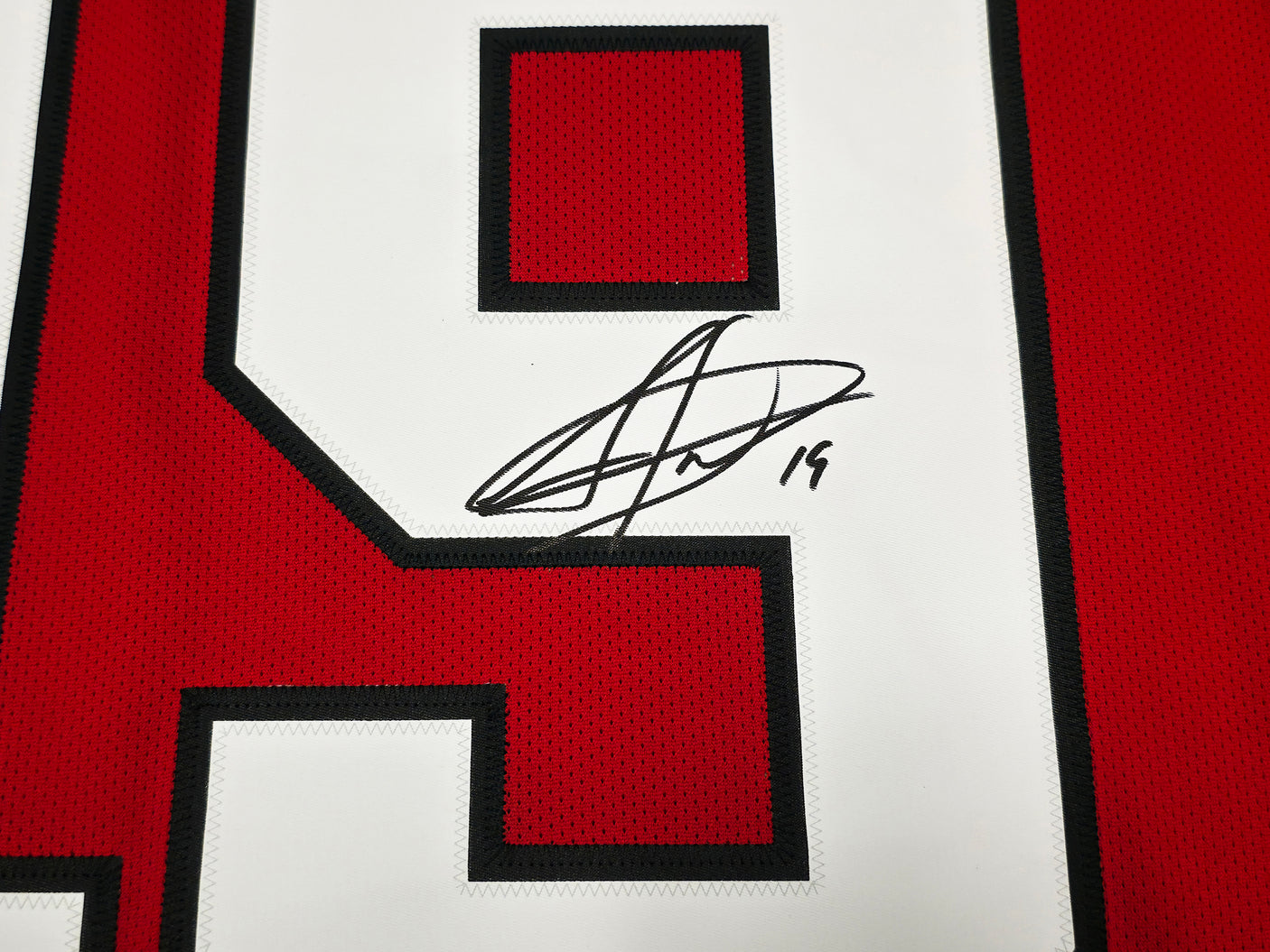 Chicago Blackhawks Jonathan Toews Autographed Red Reebok Premier Jersey Size XL Beckett BAS Witness Stock #250189