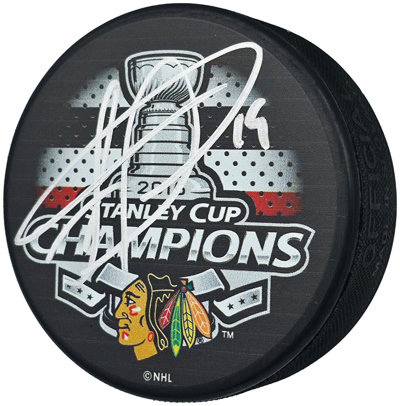 Jonathan Toews Autographed Official 2015 Stanley Cup Champions Chicago Blackhawks Logo Hockey Puck Beckett BAS Witness Stock #250567