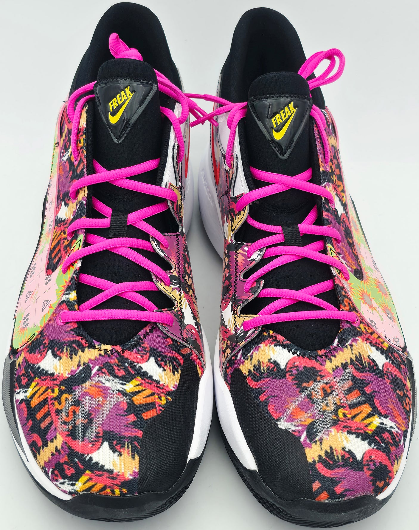 Giannis Antetokounmpo Autographed 2021 Player Exclusive (PE) Promo Black/Multi/Multi Nike Zoom Freak 2 NRG Shoes Milwaukee Bucks Size 17 Beckett BAS Witness Stock #252607