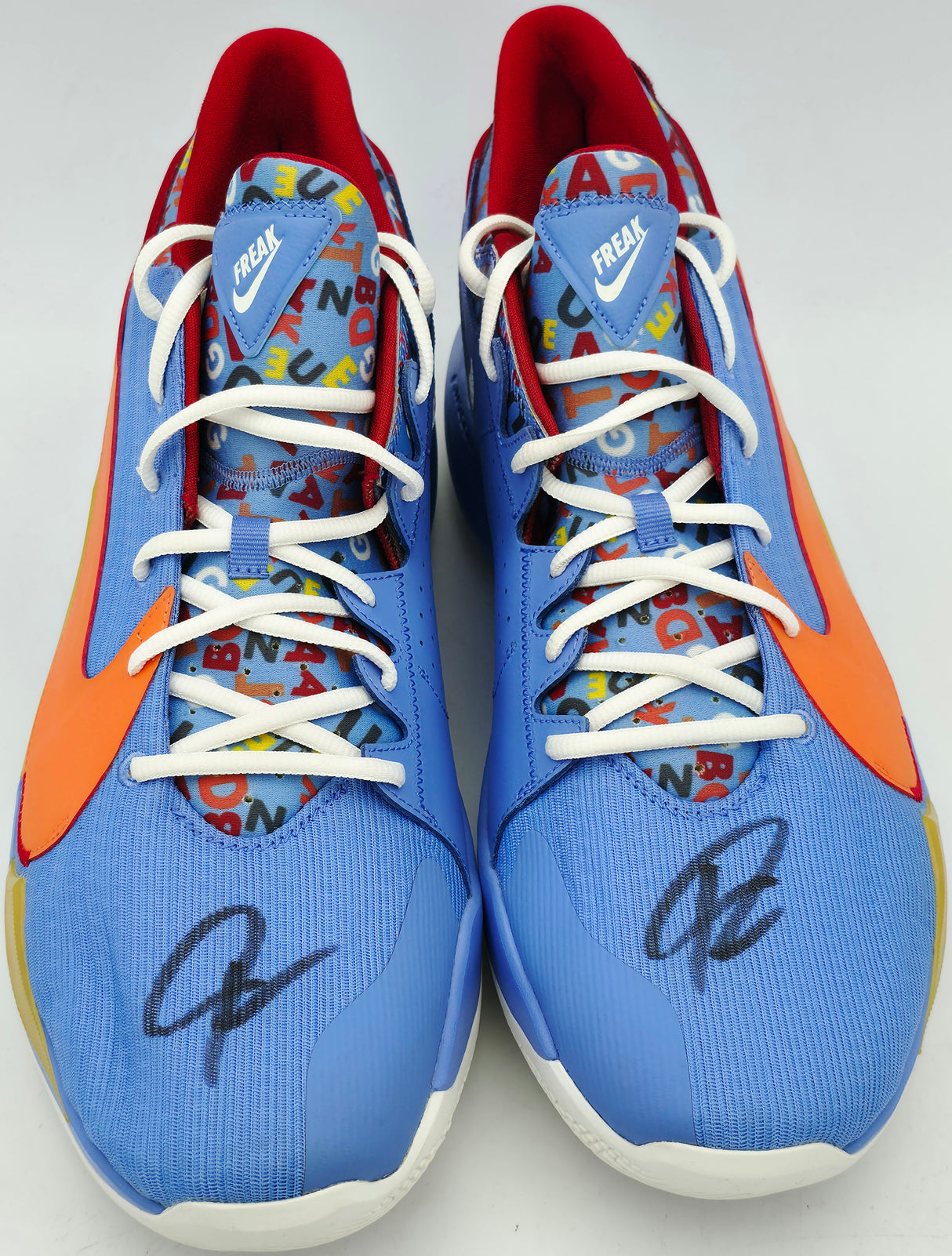 Giannis Antetokounmpo Autographed Blue Nike Zoom Freak 3 Shoes Bucks Size 16 (No Box) Beckett BAS Witness #3W395131 & #3W395132
