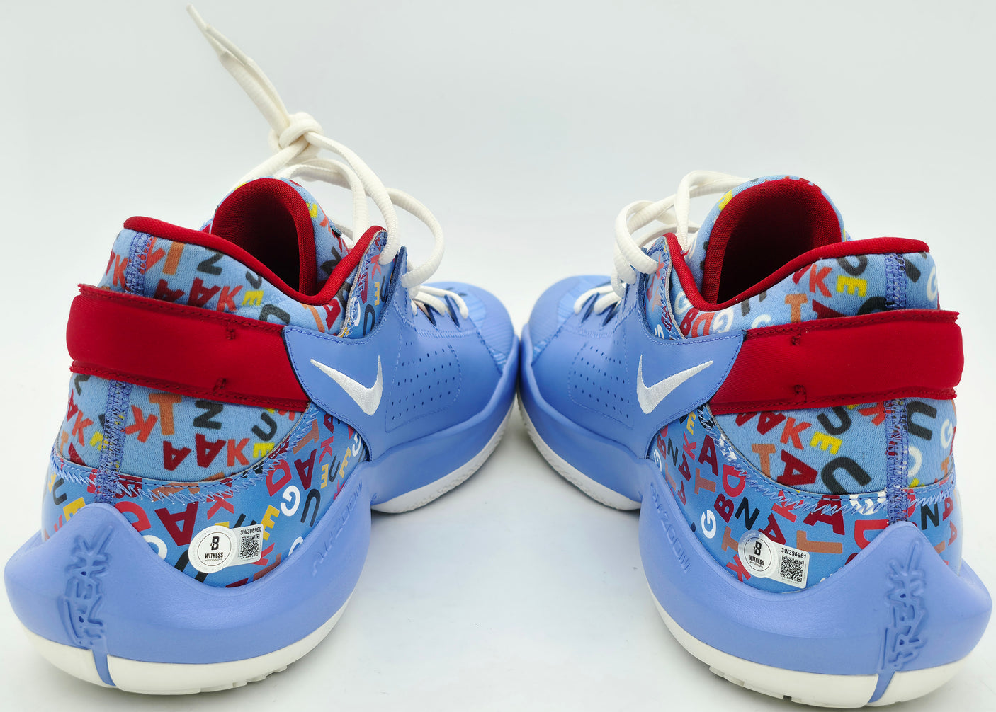 Giannis Antetokounmpo Autographed 2021 Player Exclusive (PE) Promo Royal Nike Zoom Freak 2 1 Shoes Milwaukee Bucks Size 17 Beckett BAS Witness Stock #252602