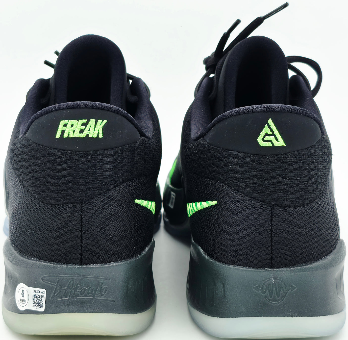 Giannis Antetokounmpo Autographed 2022 Player Exclusive (PE) Promo Black/Multi-Green Strike Nike Zoom Freak 4 Royale Shoes Milwaukee Bucks Size 17 Beckett BAS Witness Stock #252724