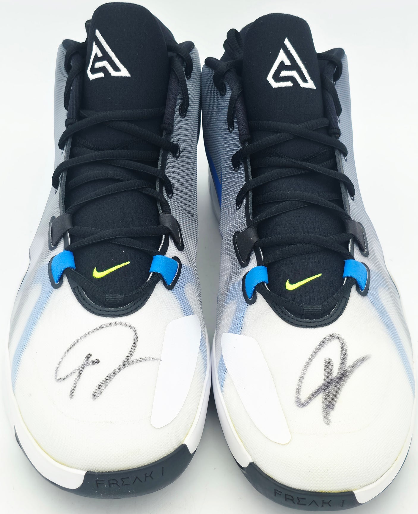 Giannis Antetokounmpo Autographed 2019 Player Exclusive (PE) Promo White/Metallic Silver-FIR-LT Cream Nike Zoom Freak 1 Shoes Milwaukee Bucks Size 17 Beckett BAS Witness Stock #252757