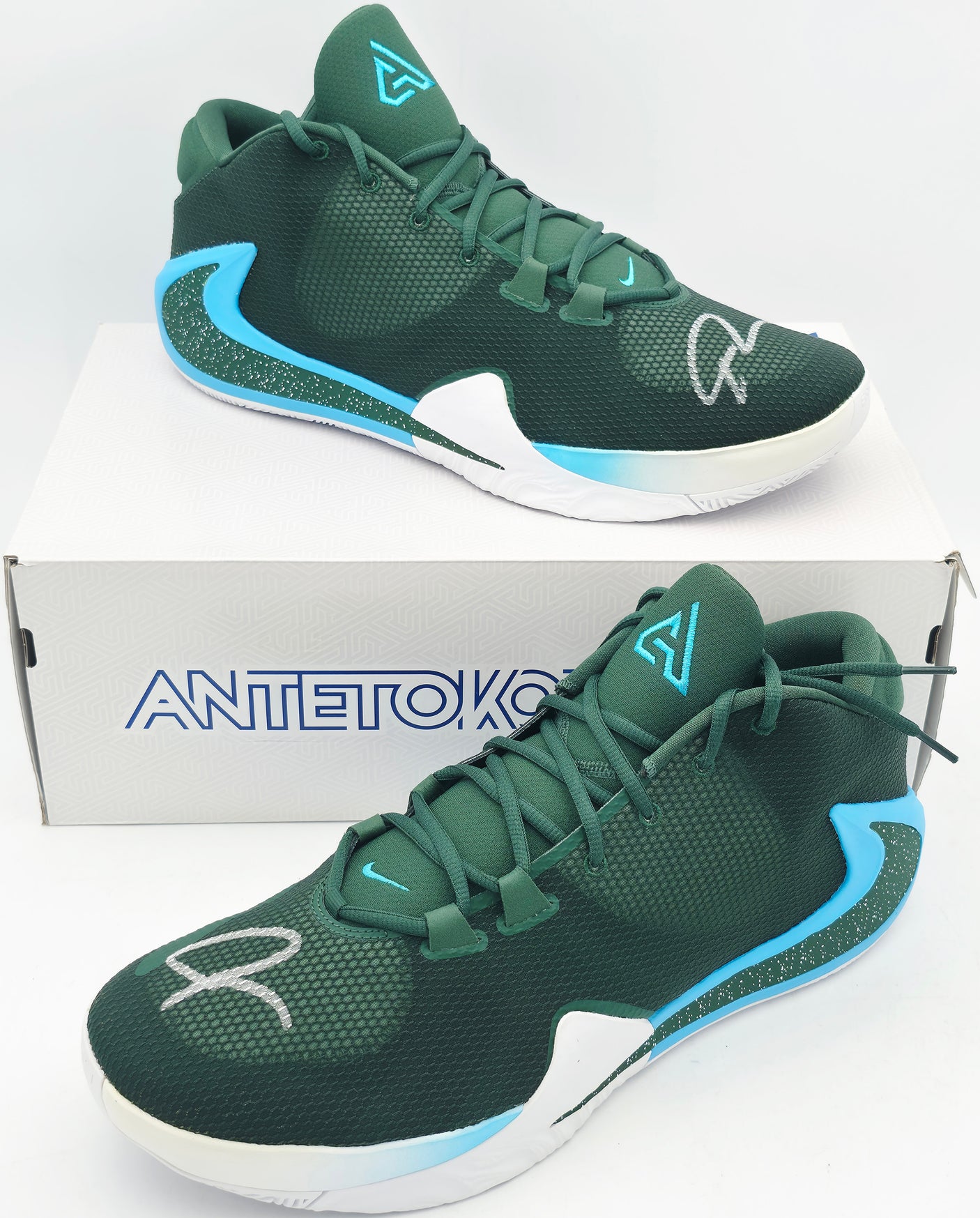 Giannis Antetokounmpo Autographed 2019 Player Exclusive (PE) Promo White/Soar/Black/Fir Nike Zoom Freak 1 MSCO Shoes Milwaukee Bucks Size 17 Beckett BAS Witness Stock #252759