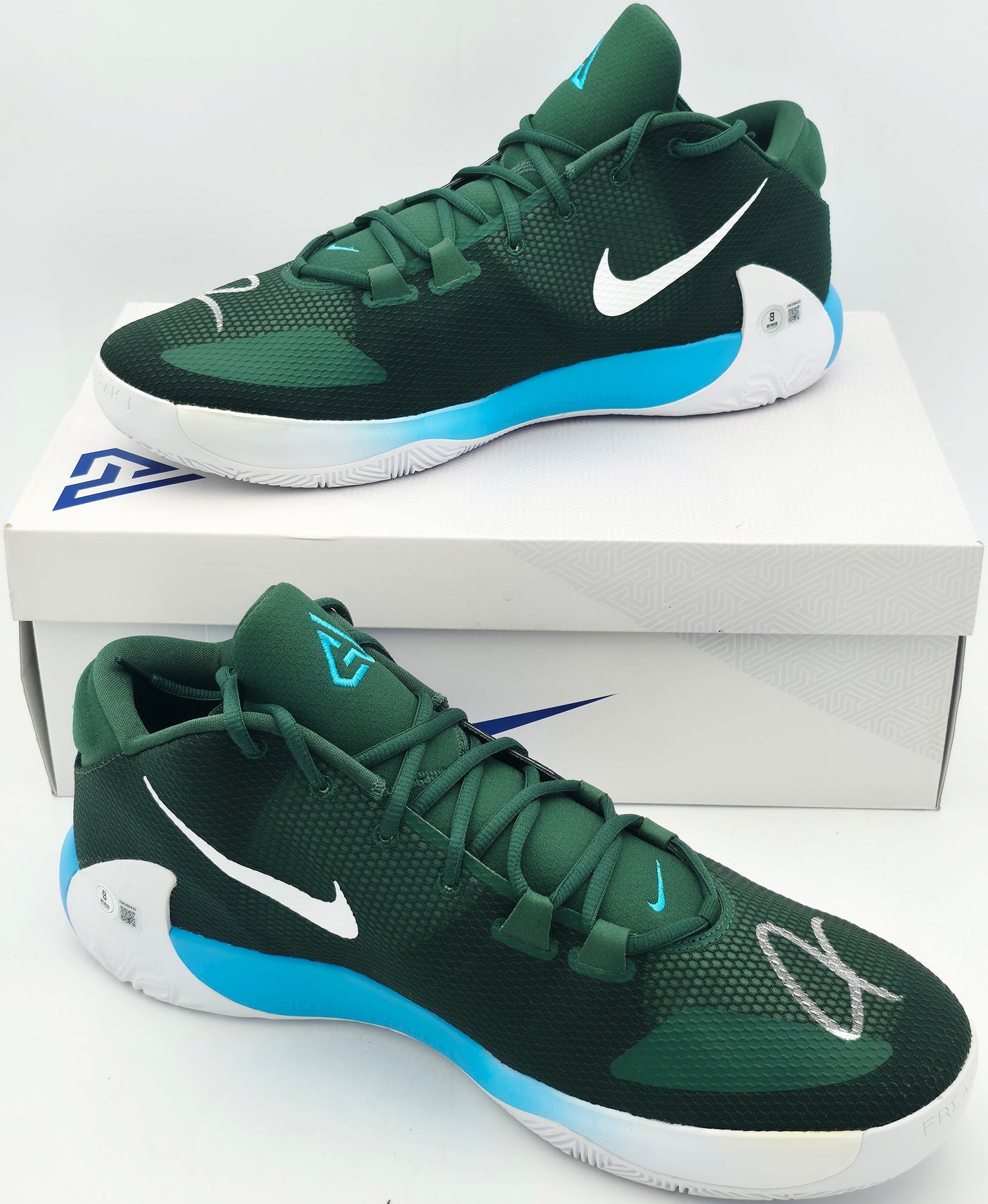Giannis Antetokounmpo Autographed 2019 Player Exclusive (PE) Promo White/Soar/Black/Fir Nike Zoom Freak 1 MSCO Shoes Milwaukee Bucks Size 17 Beckett BAS Witness Stock #252759
