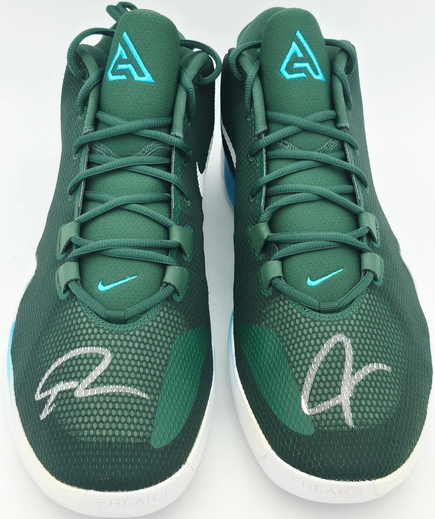 Giannis Antetokounmpo Autographed 2019 Player Exclusive (PE) Promo White/Soar/Black/Fir Nike Zoom Freak 1 MSCO Shoes Milwaukee Bucks Size 17 Beckett BAS Witness Stock #252759