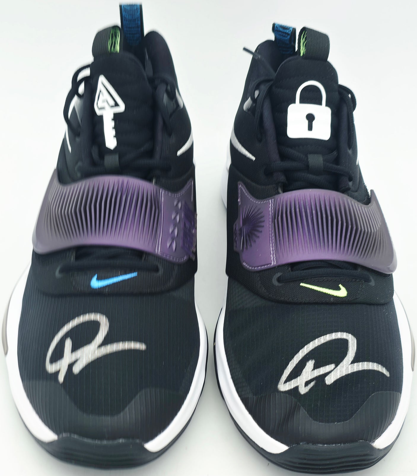 Giannis Antetokounmpo Autographed 2021 Player Exclusive (PE) Promo Black & White Nike Zoom Freak 3 Shoes Milwaukee Bucks Size 17 Beckett BAS Witness Stock #252760