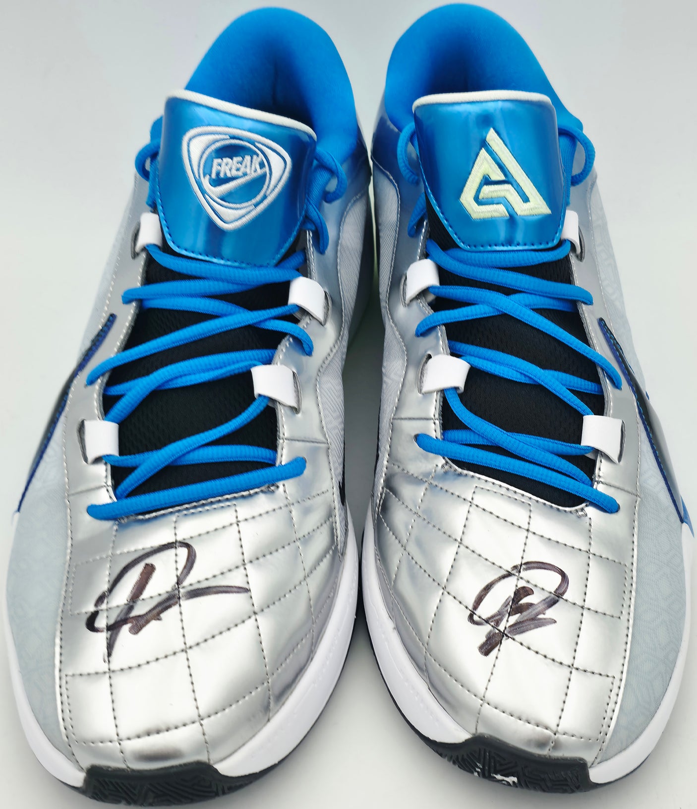 Giannis Antetokounmpo Autographed 2023 Player Exclusive (PE) Promo Phantom Blue/Black Metallic Nike Zoom Freak 5 Shoes Milwaukee Bucks Size 17 Beckett BAS Witness Stock #252699
