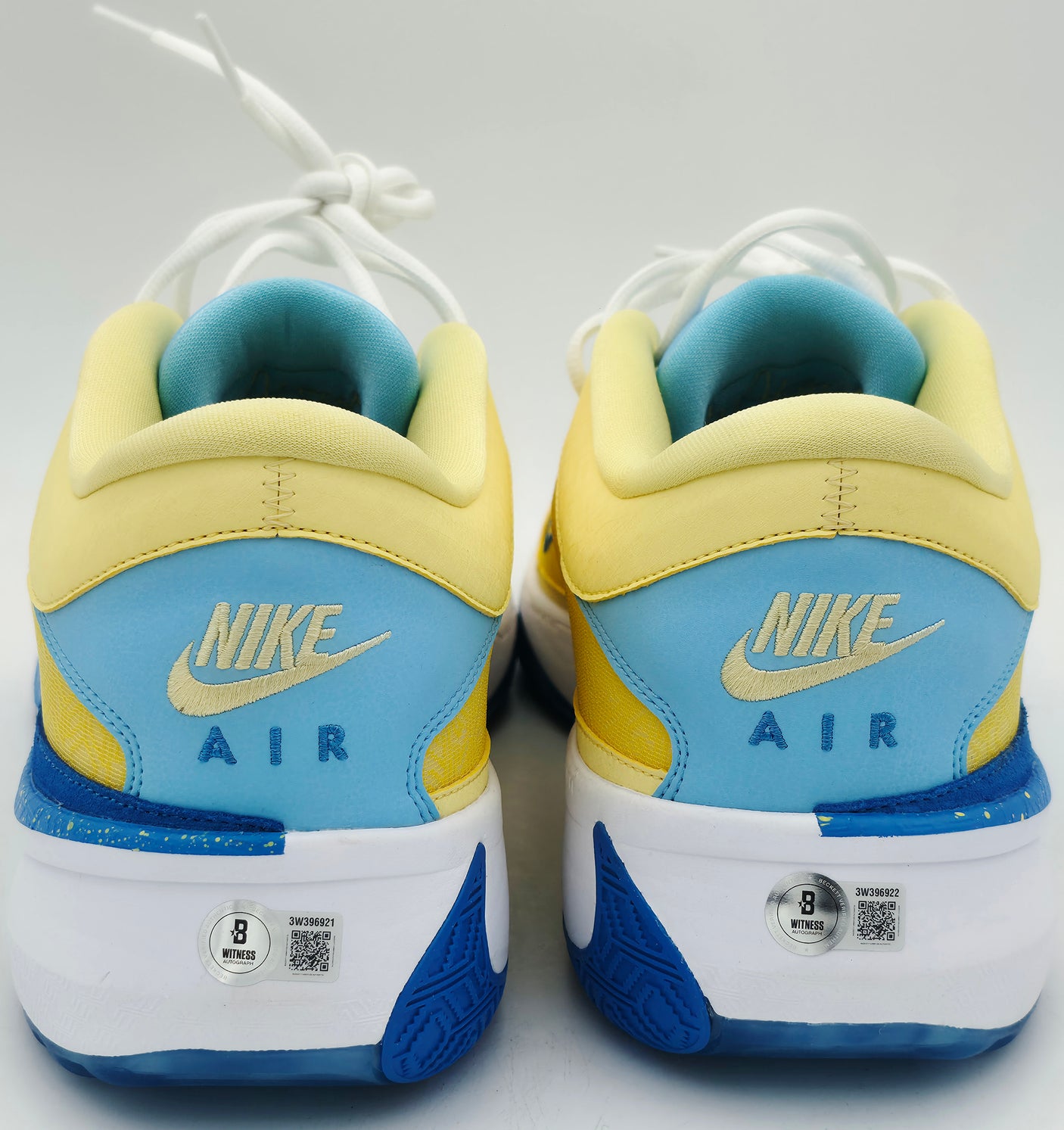 Giannis Antetokounmpo Autographed 2023 Player Exclusive (PE) Promo Soft Yellow & Light Phantom Blue Nike Zoom Freak 5 Shoes Milwaukee Bucks Size 17 Beckett BAS Witness Stock #252709